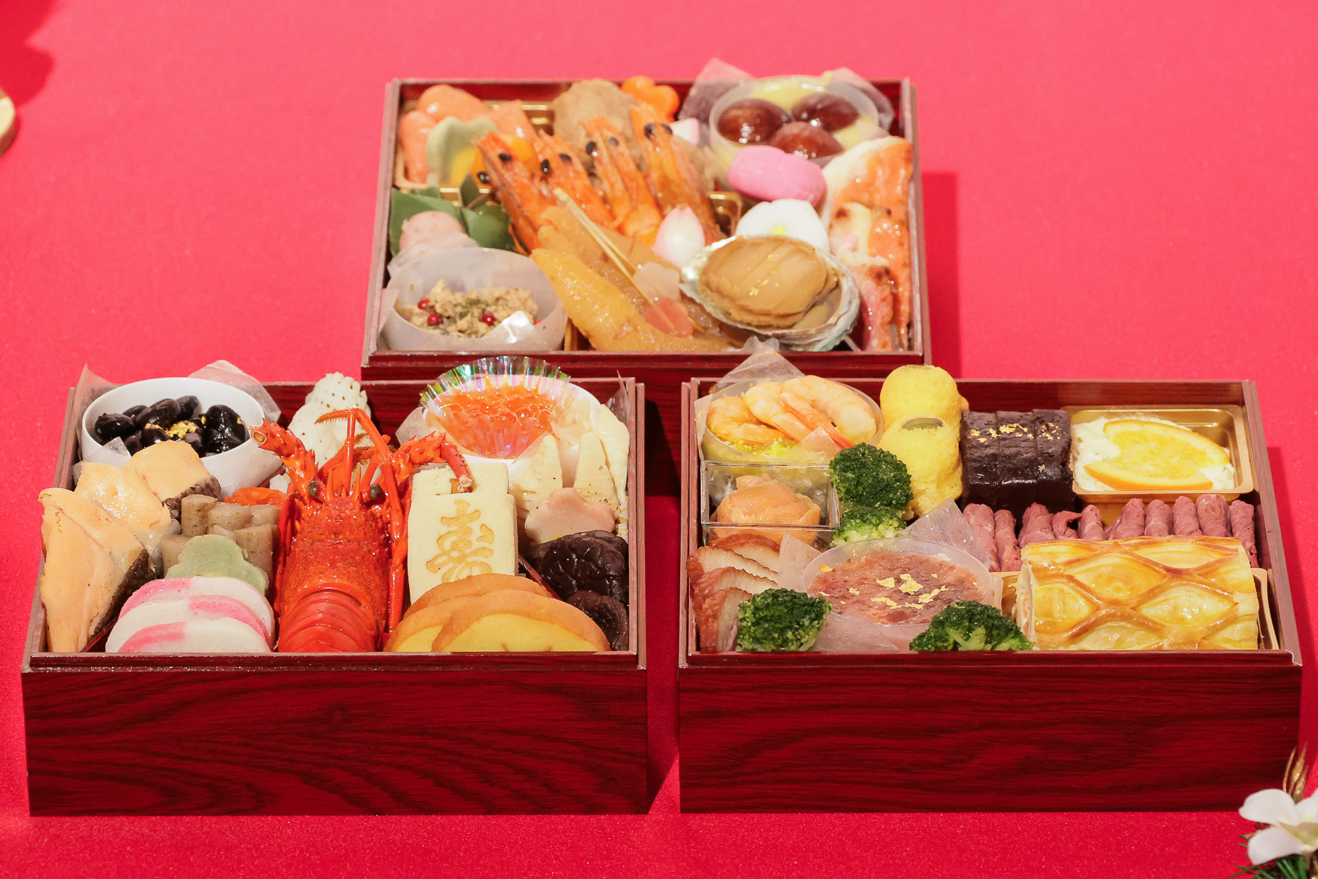 14. 和洋三段重「吉祥富士」（3～4人前・3万2184円・9月1日～）