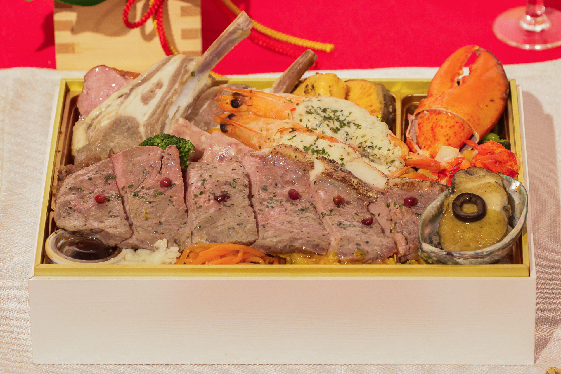 16. 肉卸小島監修「お肉とシーフードを楽しむオードブル」（2～3人前・1万5120円・9月1日～）