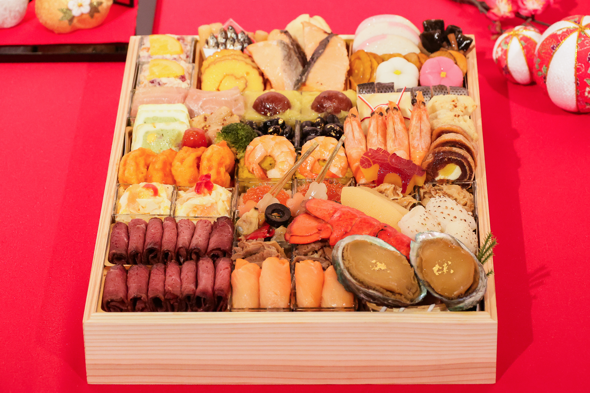 18. 和洋一段重干支おせち「午」（2～3人前・1万8144円・9月1日～）