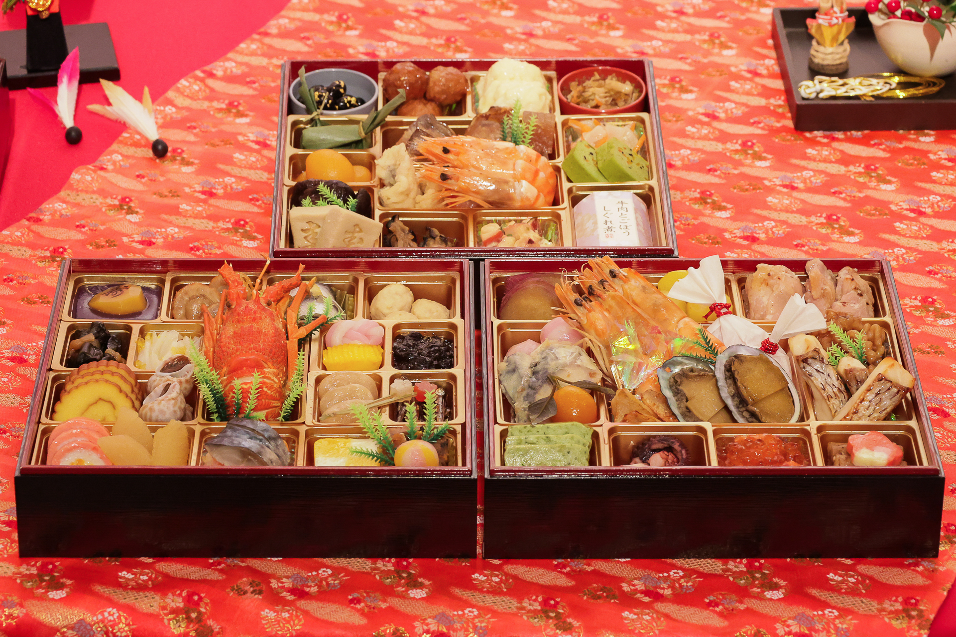 25. 輝煌絢爛三段重（2万4624円・9月20日～）