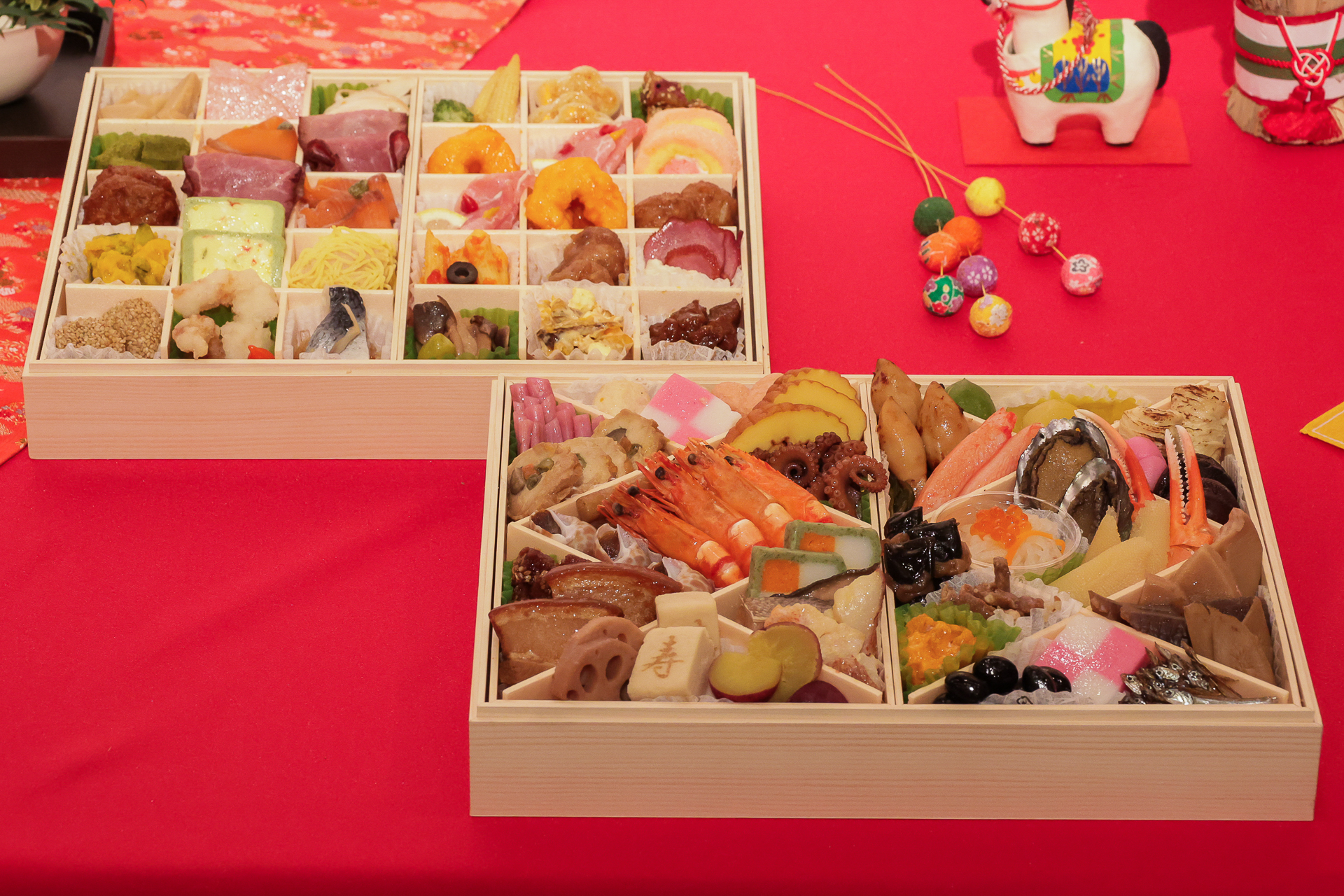 26. 和洋中二段重（4～5人前・2万1384円・8月1日～）