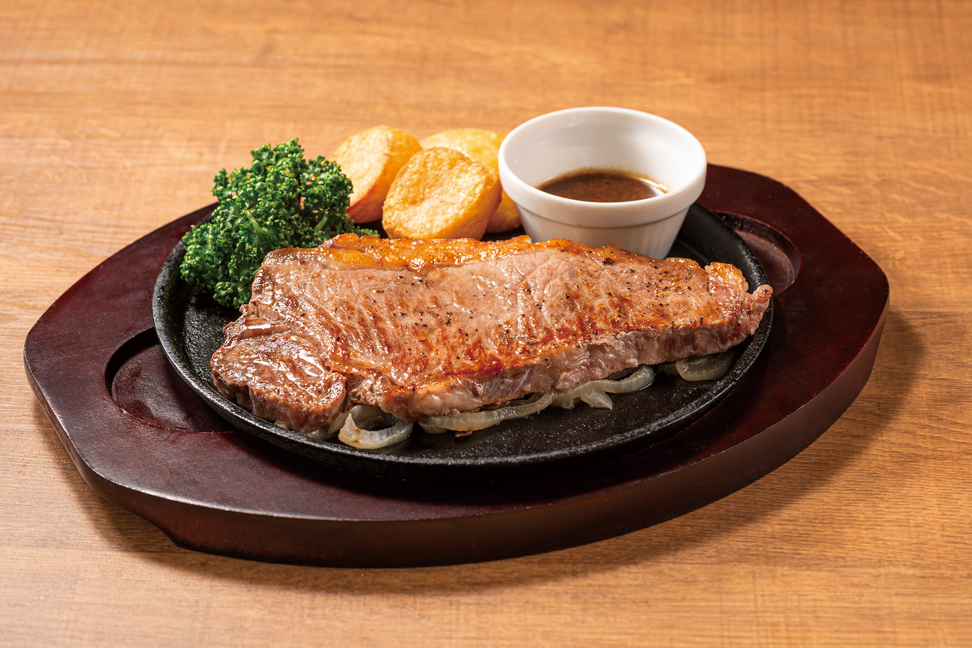 ブラックアンガスサーロインステーキ ミニサラダつき（2904円）