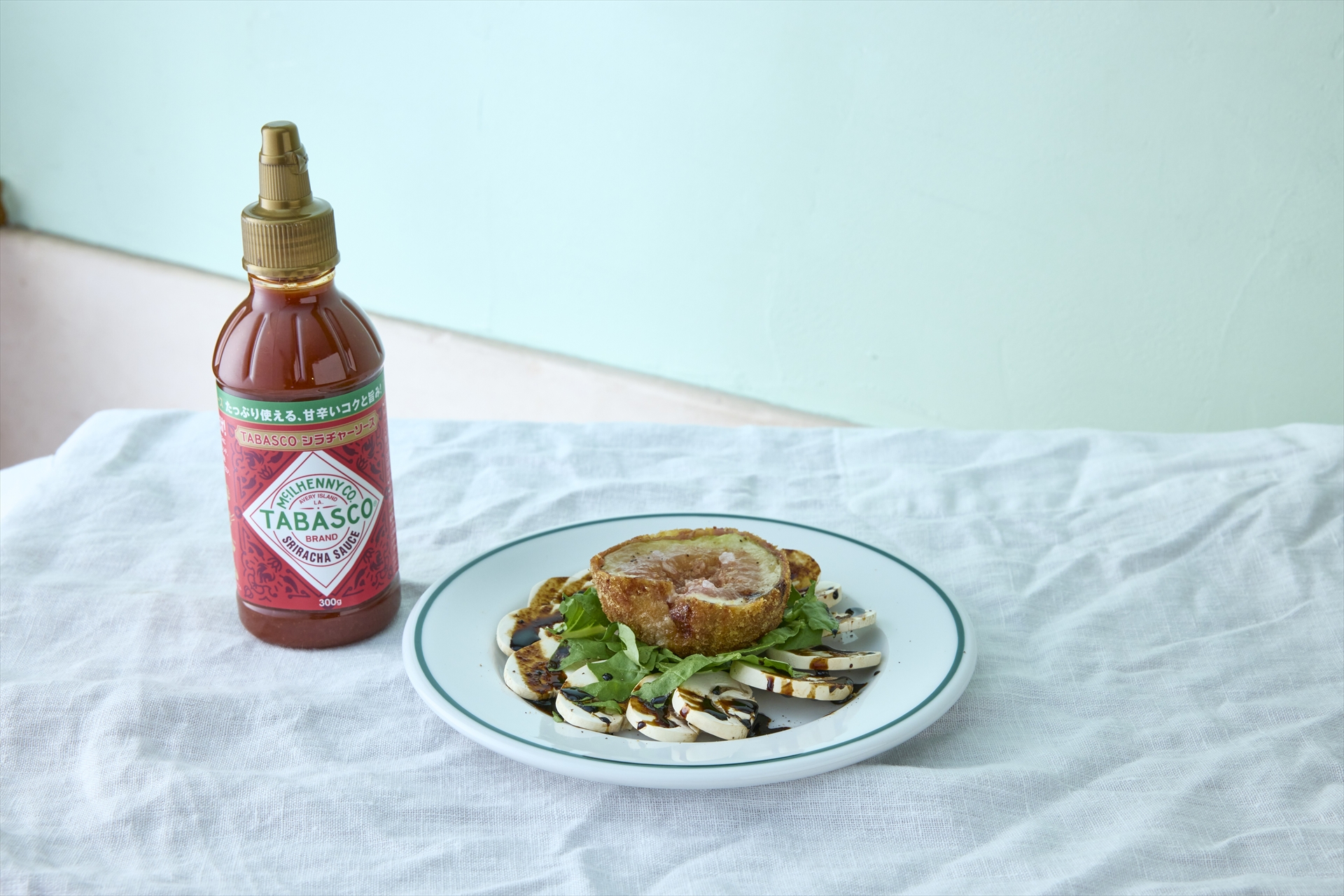 生ハムを巻いたいちじくのフライ×TABASCOシラチャーソース（1850円）