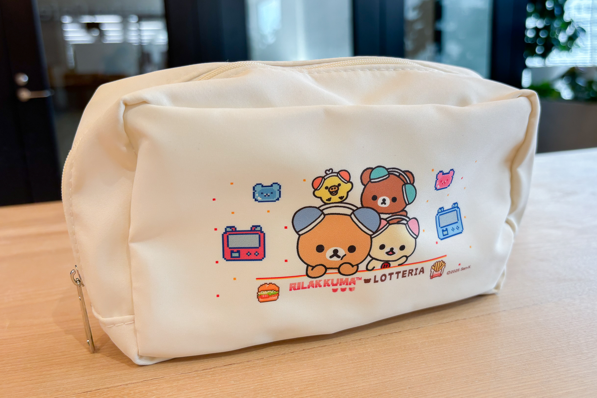 「オリジナルメッシュポーチ」約20×5×12cm（幅×奥行き×高さ）