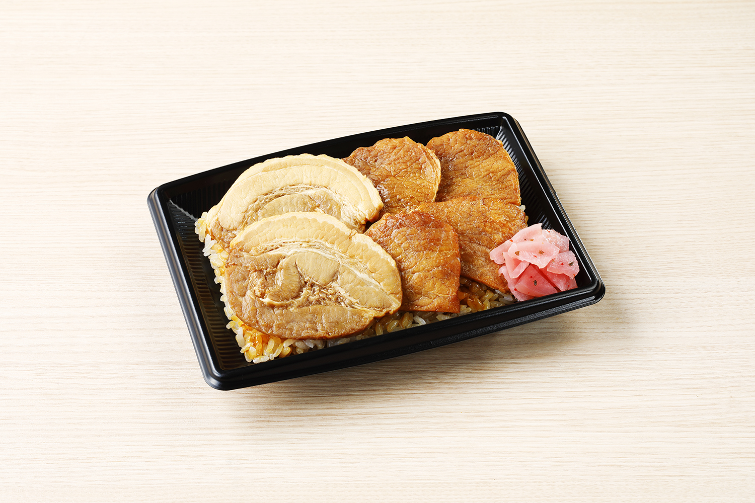 「バーベキュー＆チャーシュー弁当」（721円）