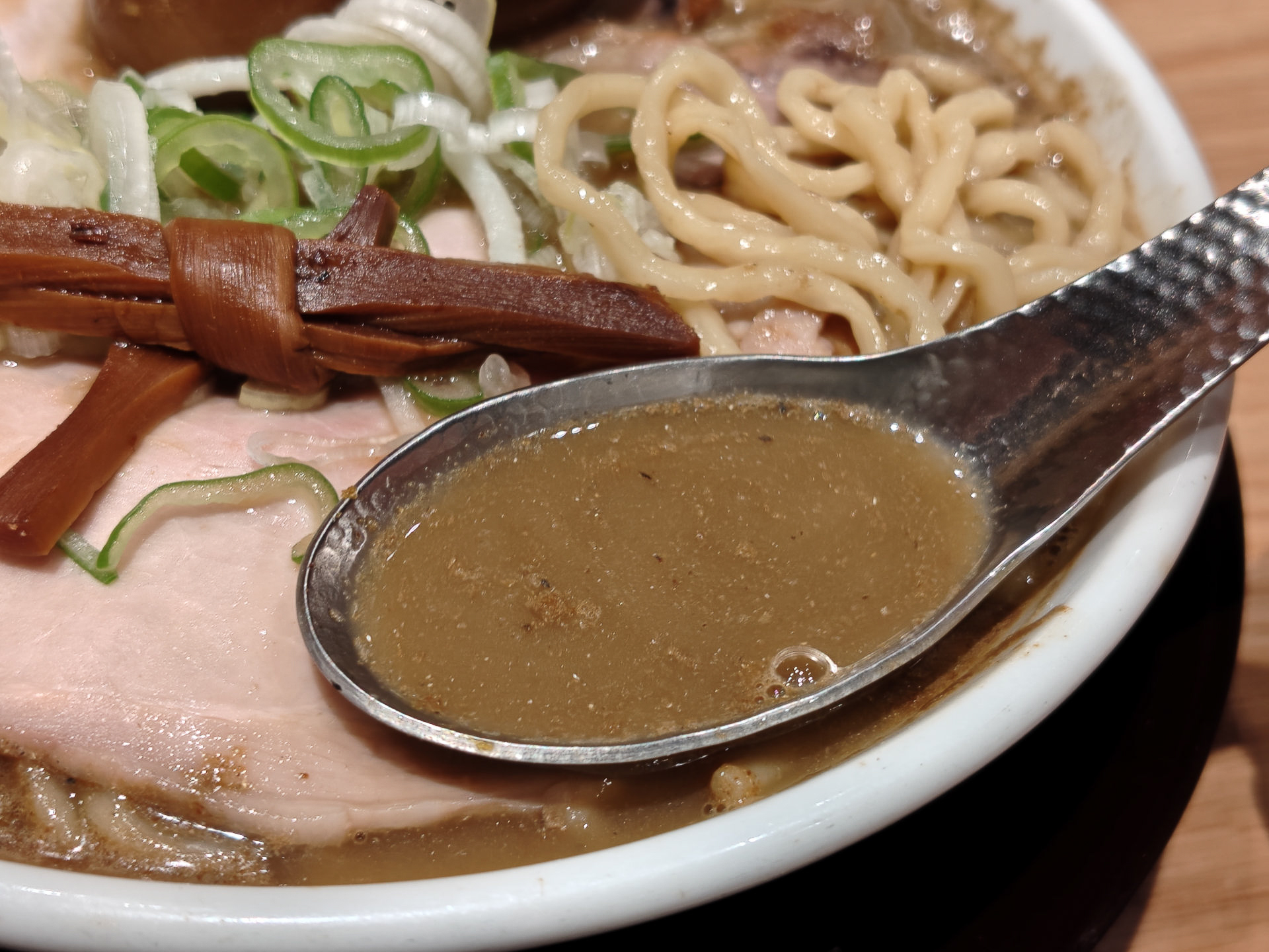 平子（真いわし）など4種類の煮干しをふんだんに使用したスープ