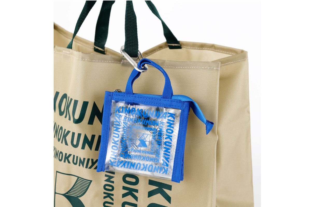 カラビナ付きでバッグなどに付けられる