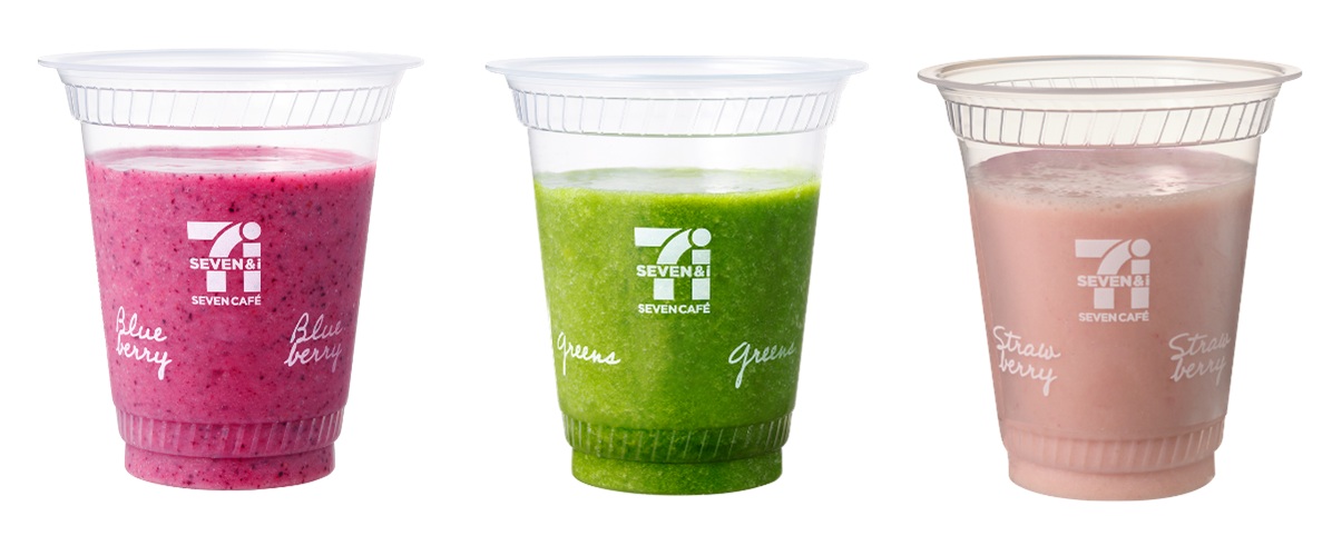 左から「ベリーベリーヨーグルトスムージー」（330円）、「グリーンスムージー」（300円）、「いちごバナナソイスムージー」（330円）