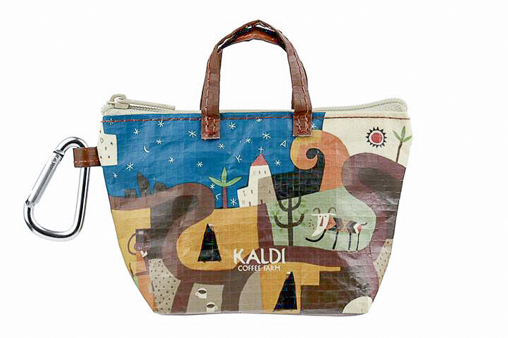 カルディコーヒーファーム「カルディ伝説柄カラビナ付きミニバッグ」