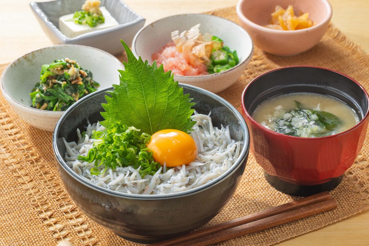 湘南しらす丼定食（1380円）