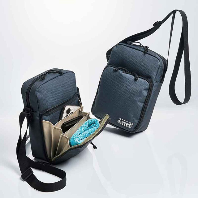 「MonoMax」2025年10月号増刊（宝島社）の付録は「コールマン じゃばらポケット付き ショルダーバッグ」