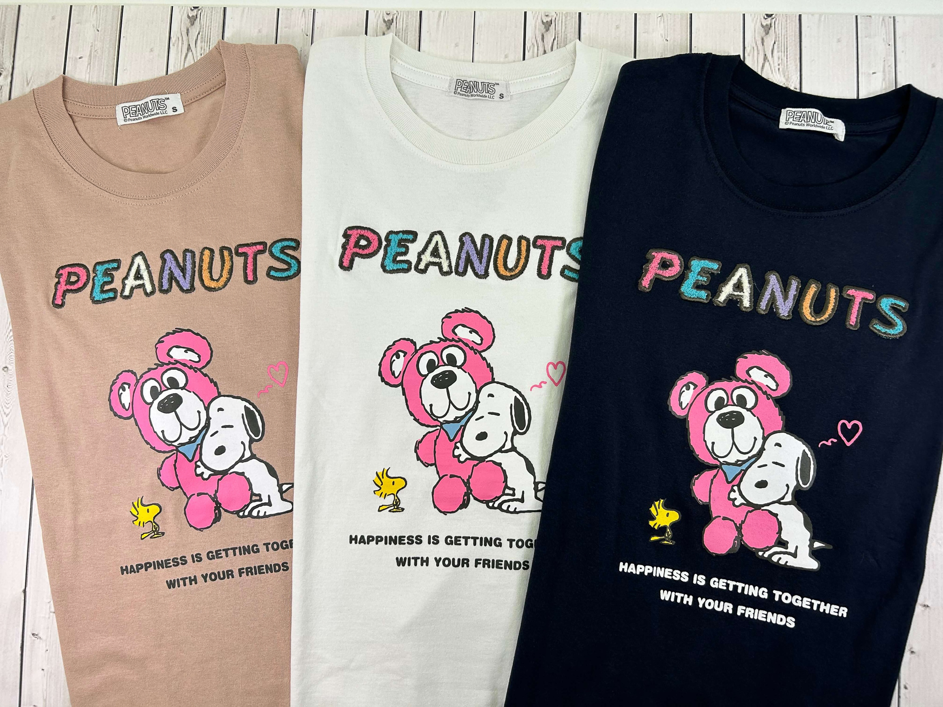 「長袖Tシャツ（S/M/L）」（各2530円）