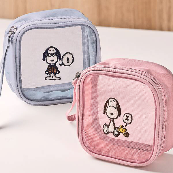 カルディコーヒーファーム「スヌーピー 相良刺繍メッシュポーチ」