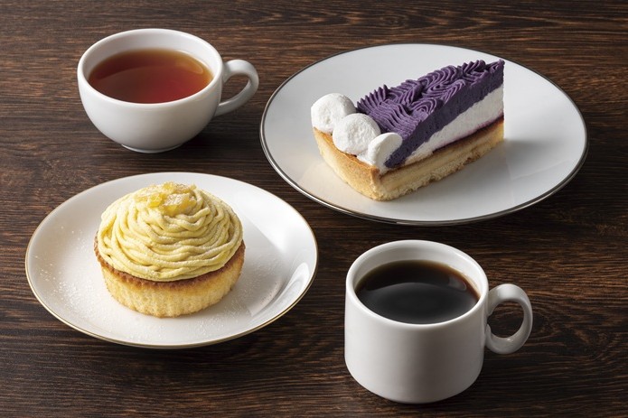 「喫茶風ほっくりモンブラン」（左）、「紫芋とカシスのタルト」（右）