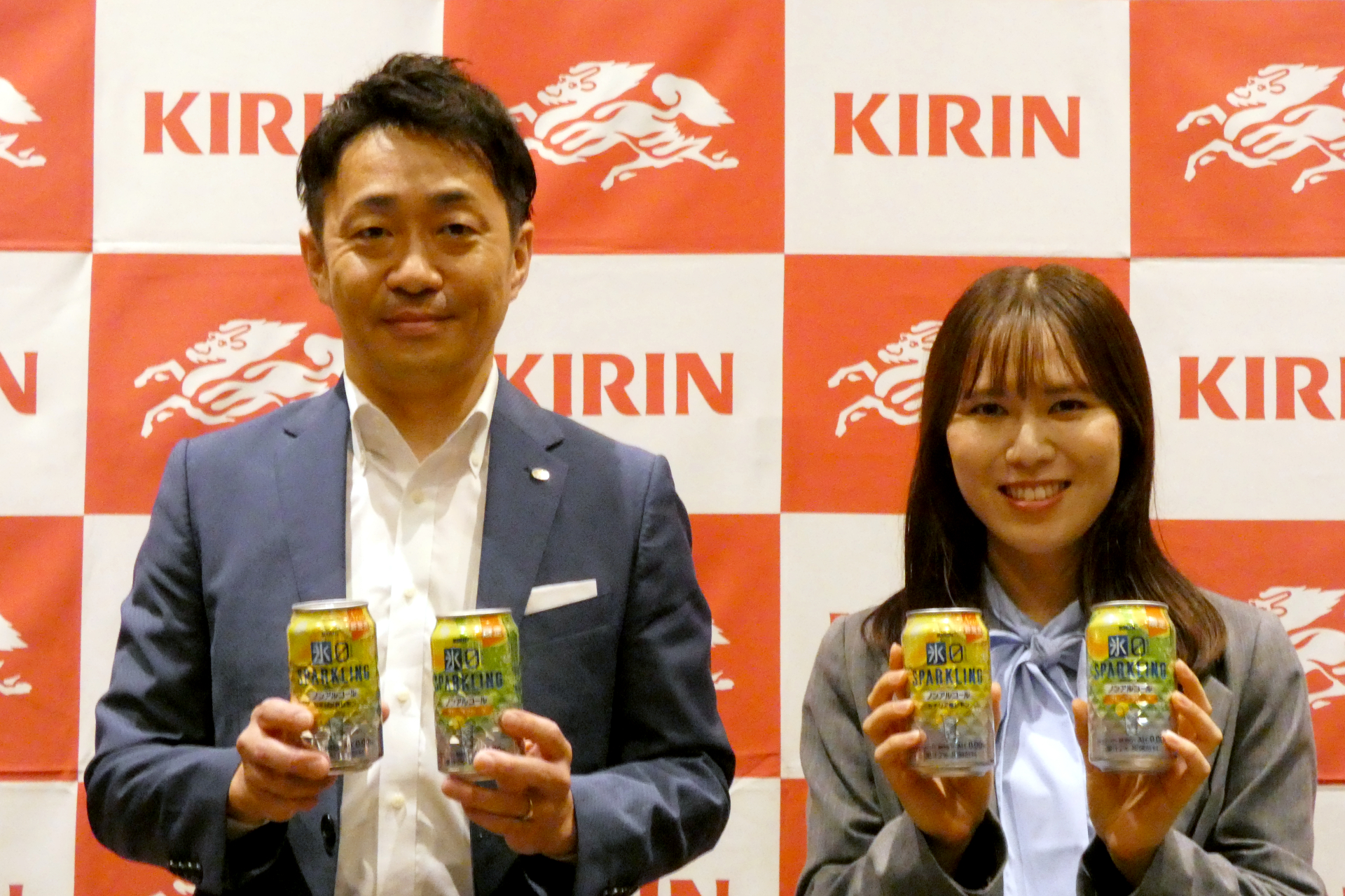 マーケティング部 カテゴリー戦略担当 カテゴリーマネージャーの木村正一氏（左）とマーケティング部 商品開発研究所 中味開発グループの佐藤良子氏（右）