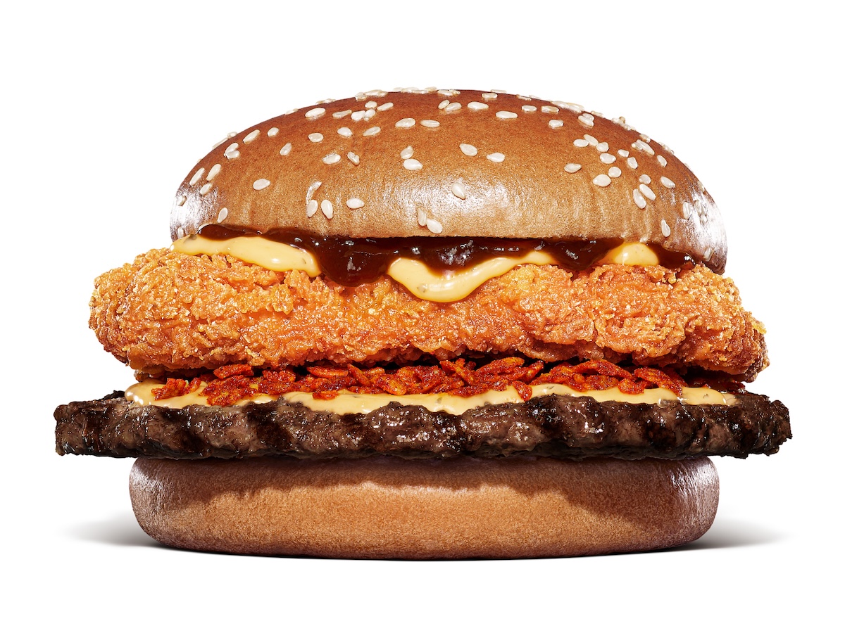 バーガーキング「チキン＆ビーフ ビッグマウスインフェルノバーガー」（1290円/セット 1590円）