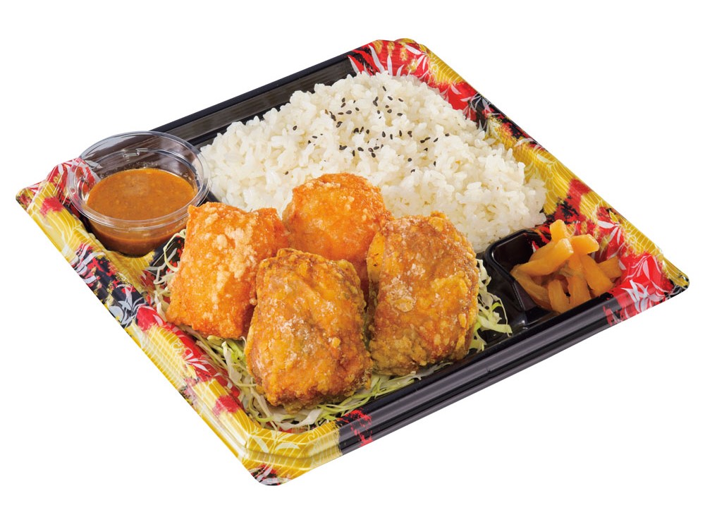 「青唐辛子からあげ合盛り弁当」（820円）
