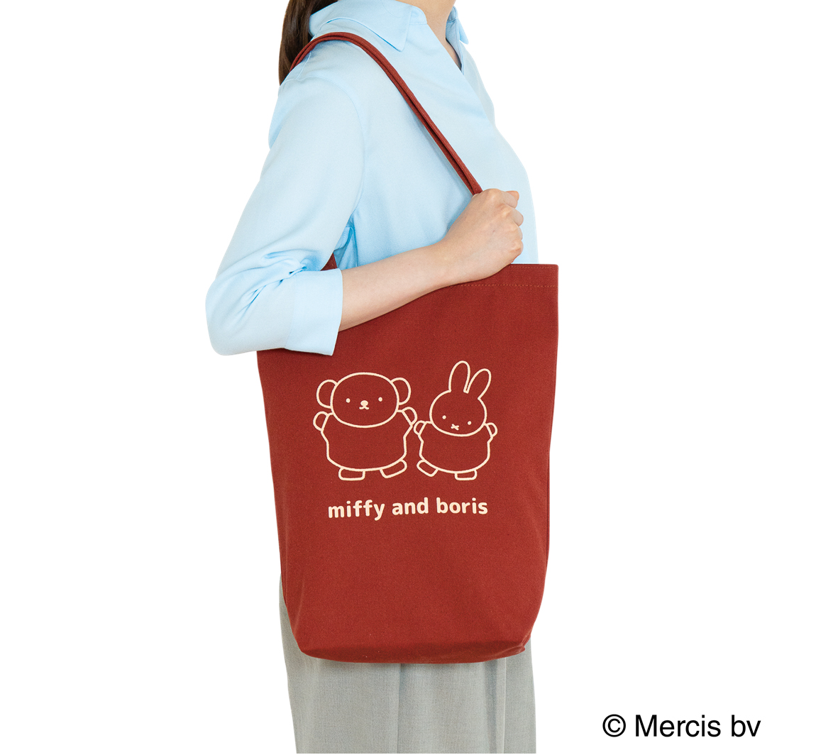 濃いレンガ色のトートバッグ