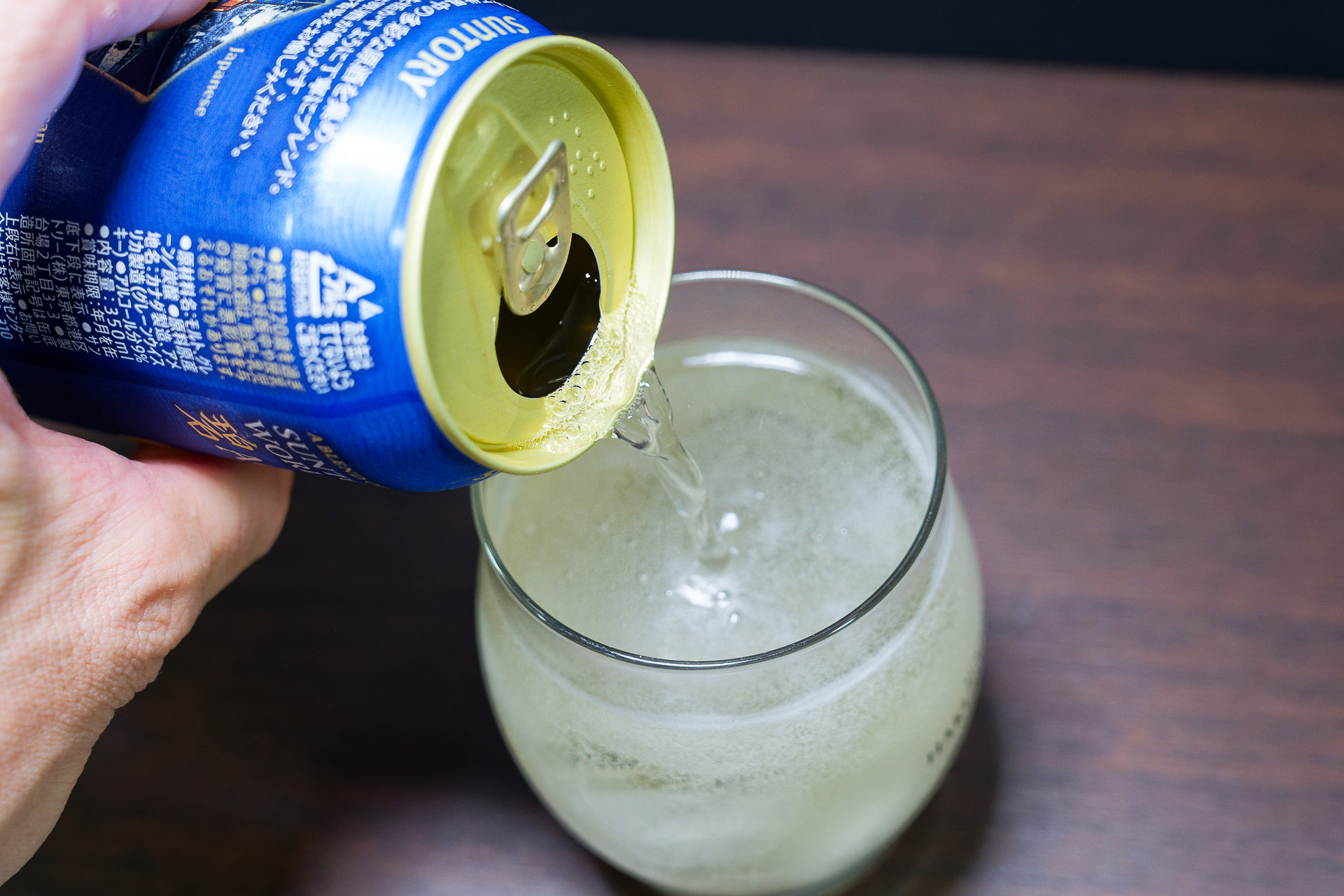 炭酸はきめ細かく、ほどほどの刺激で、碧Aoらしさをちゃんと味わえます