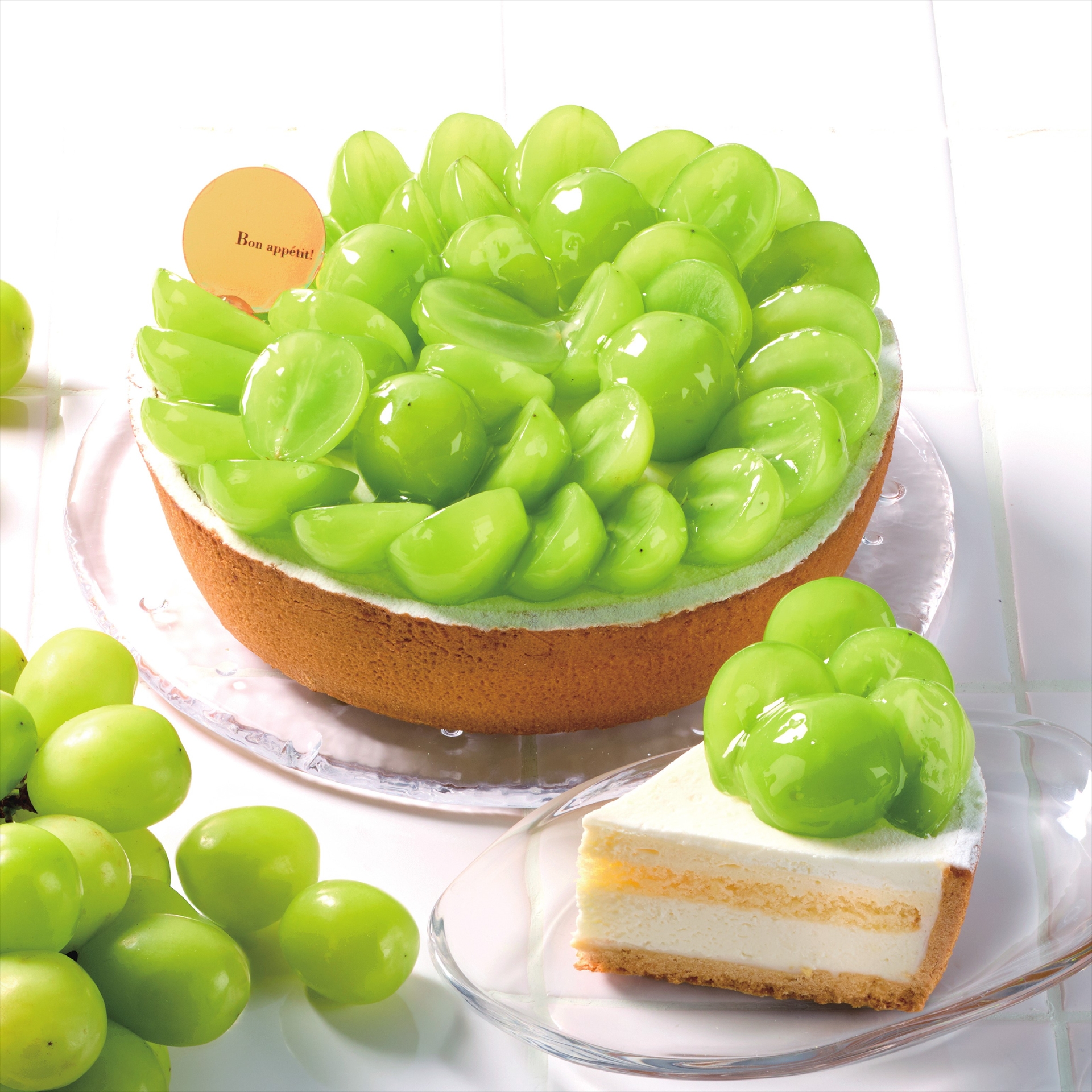 山梨県産シャインマスカットのレアチーズタルト