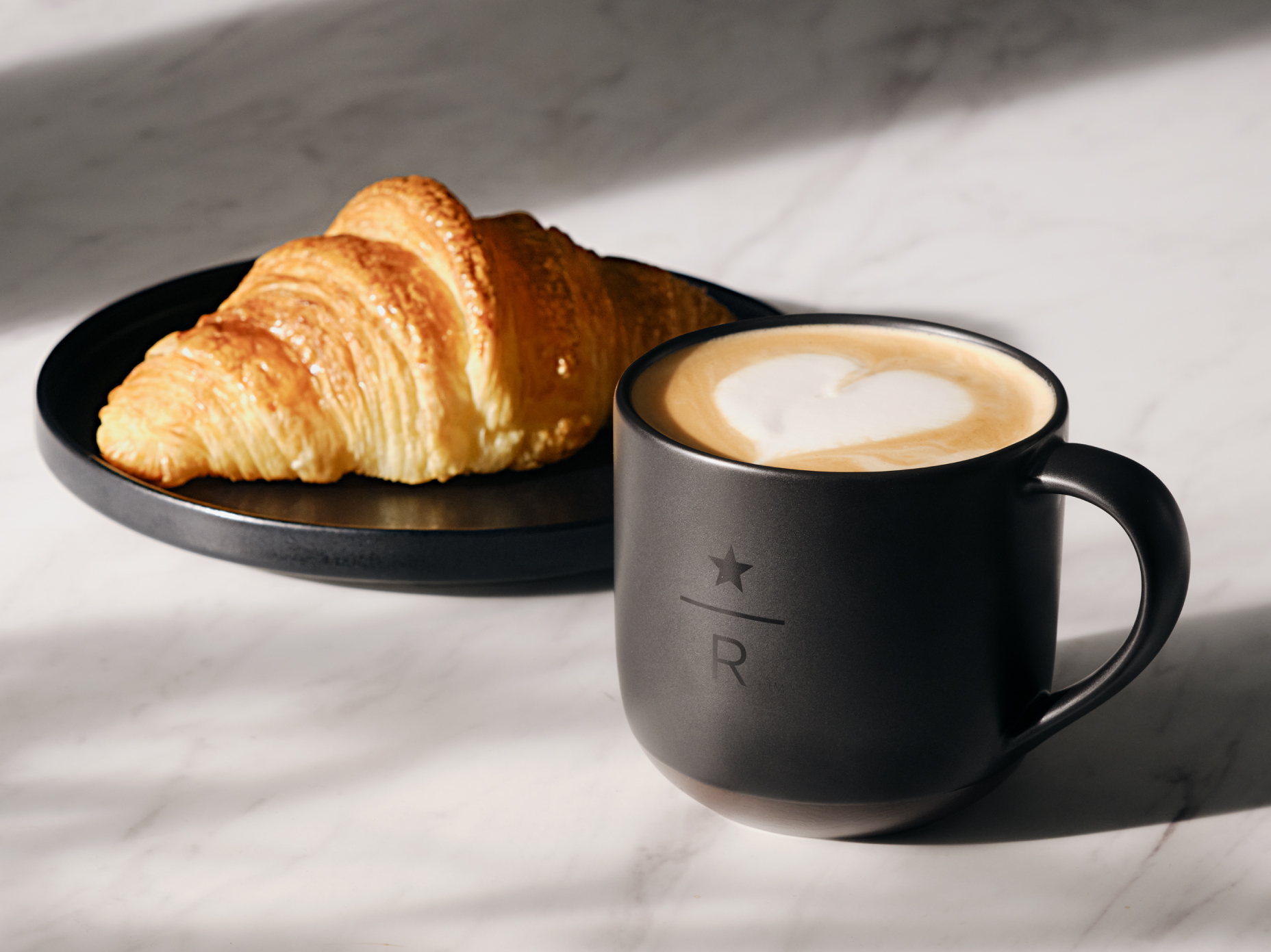 コルネッティとラテを楽しむ新スタイル