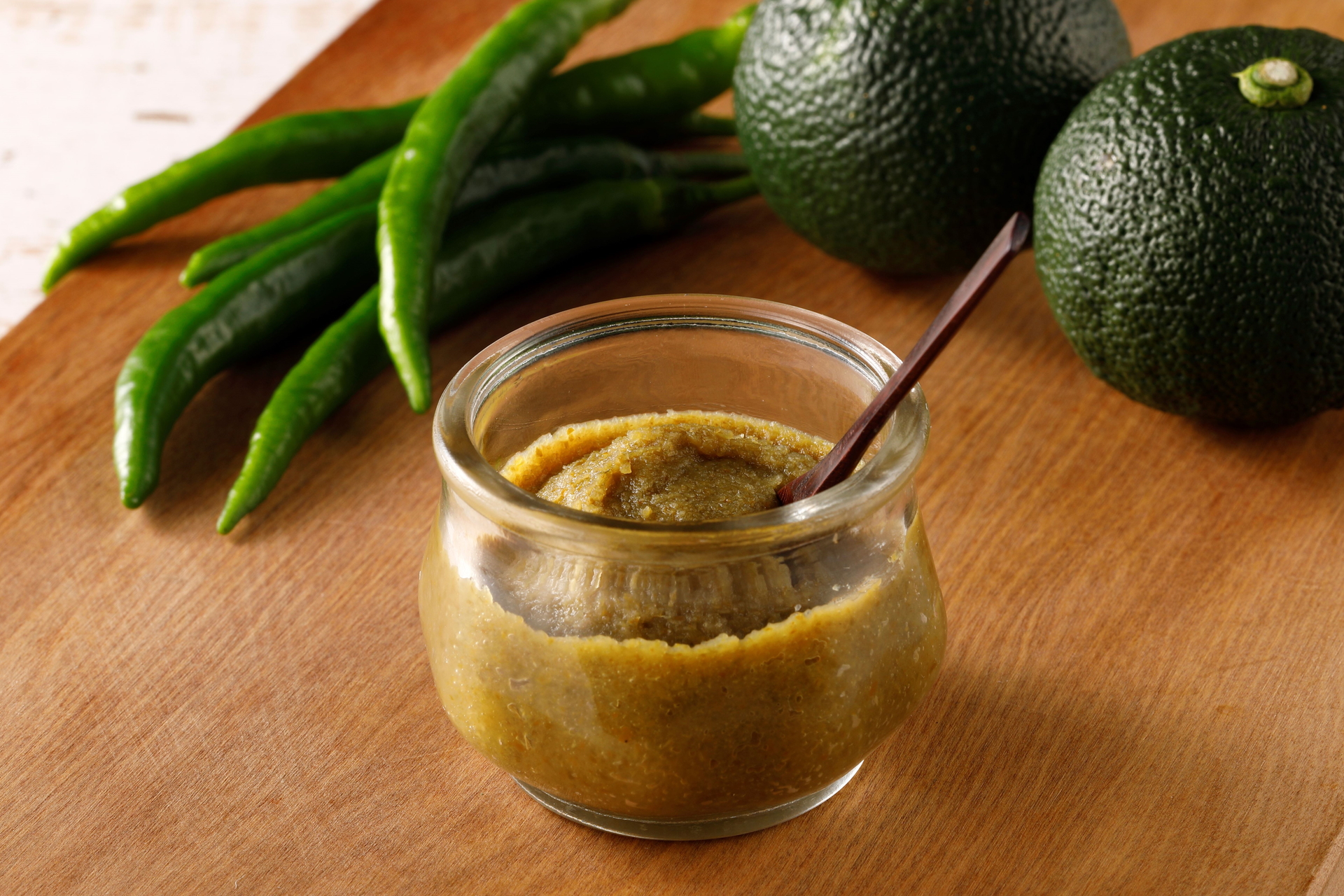 柚子と唐辛子で旨みを引き立てる「柚子胡椒」