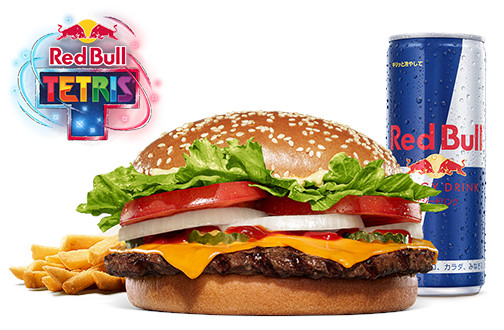 ハンバーガーとレッドブルの組み合わせが楽しめる