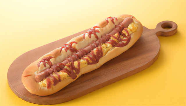 「ばりスゴ！ロングソーセージパン」