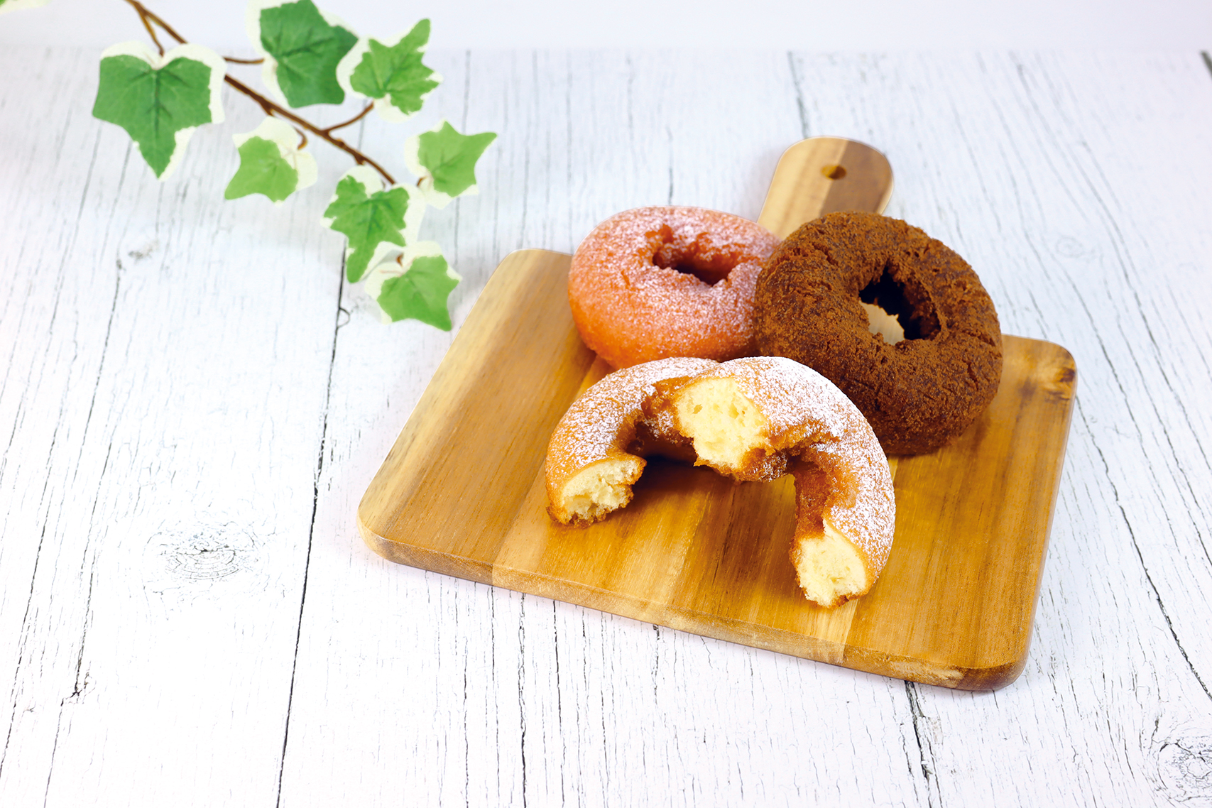 「ペコちゃんmilkyドーナツ」（各199円）