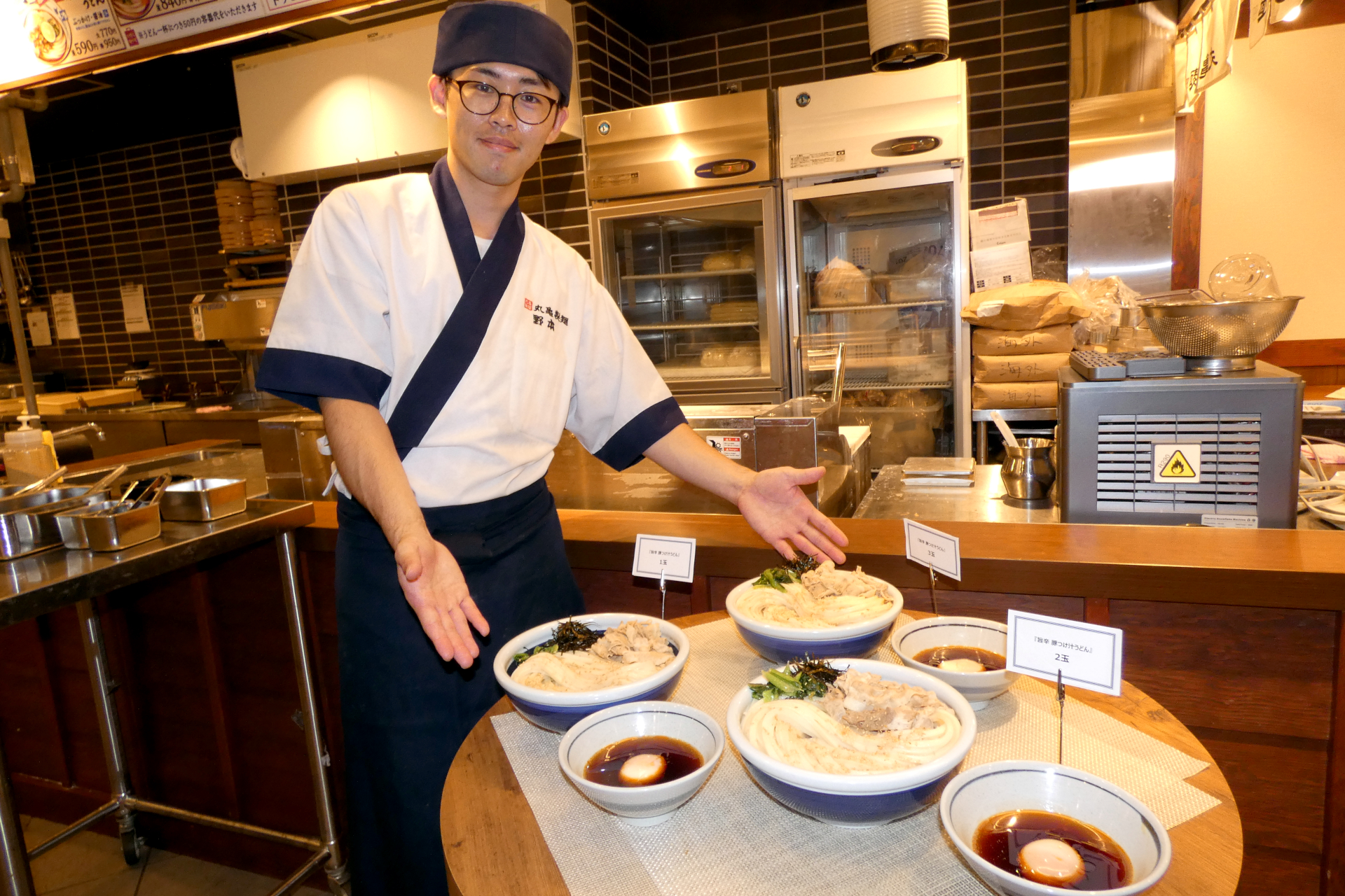 3玉まで同一価格の「旨辛 豚つけ汁うどん」が登場