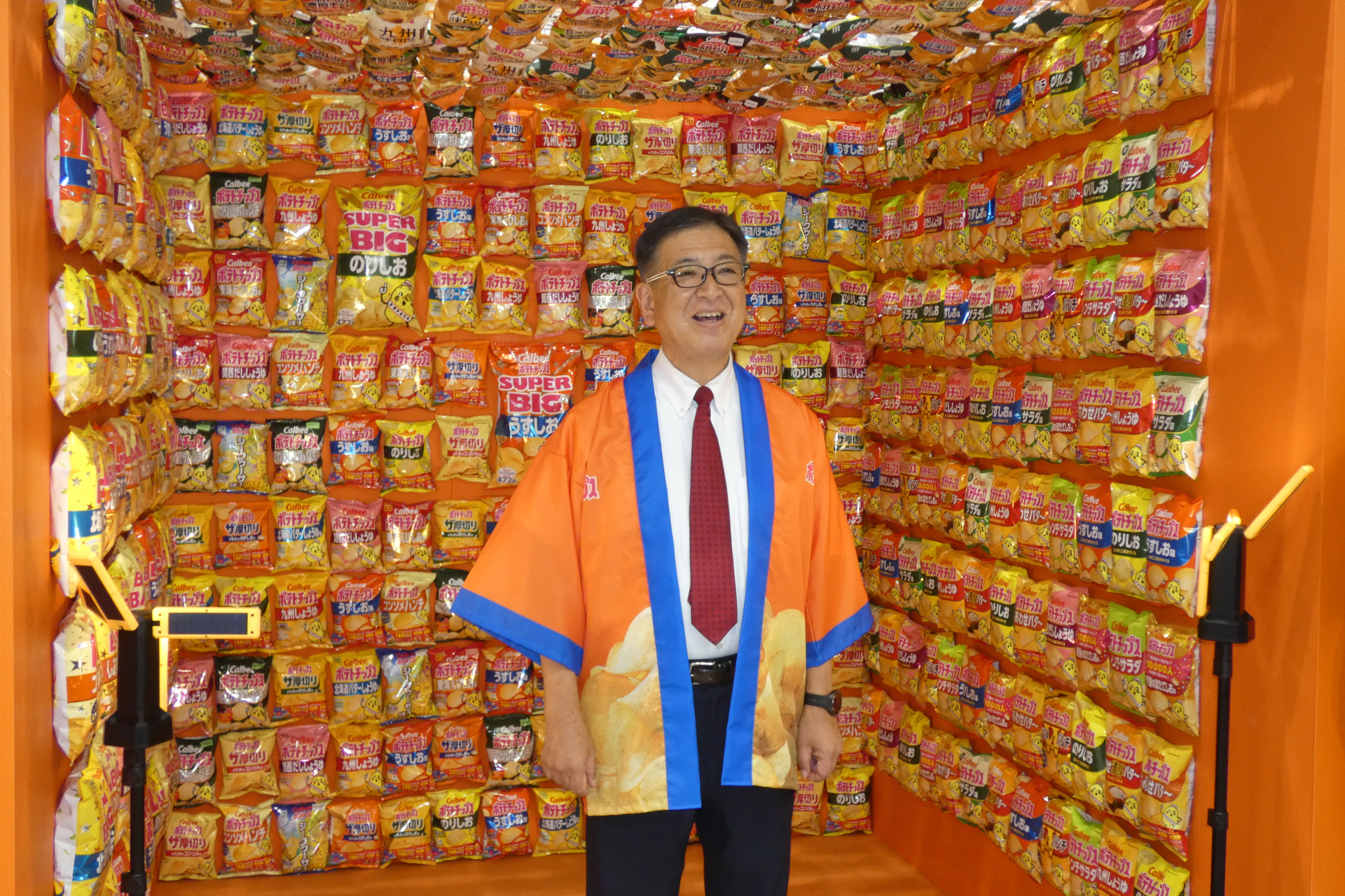 50商品が展示されたフォトブース