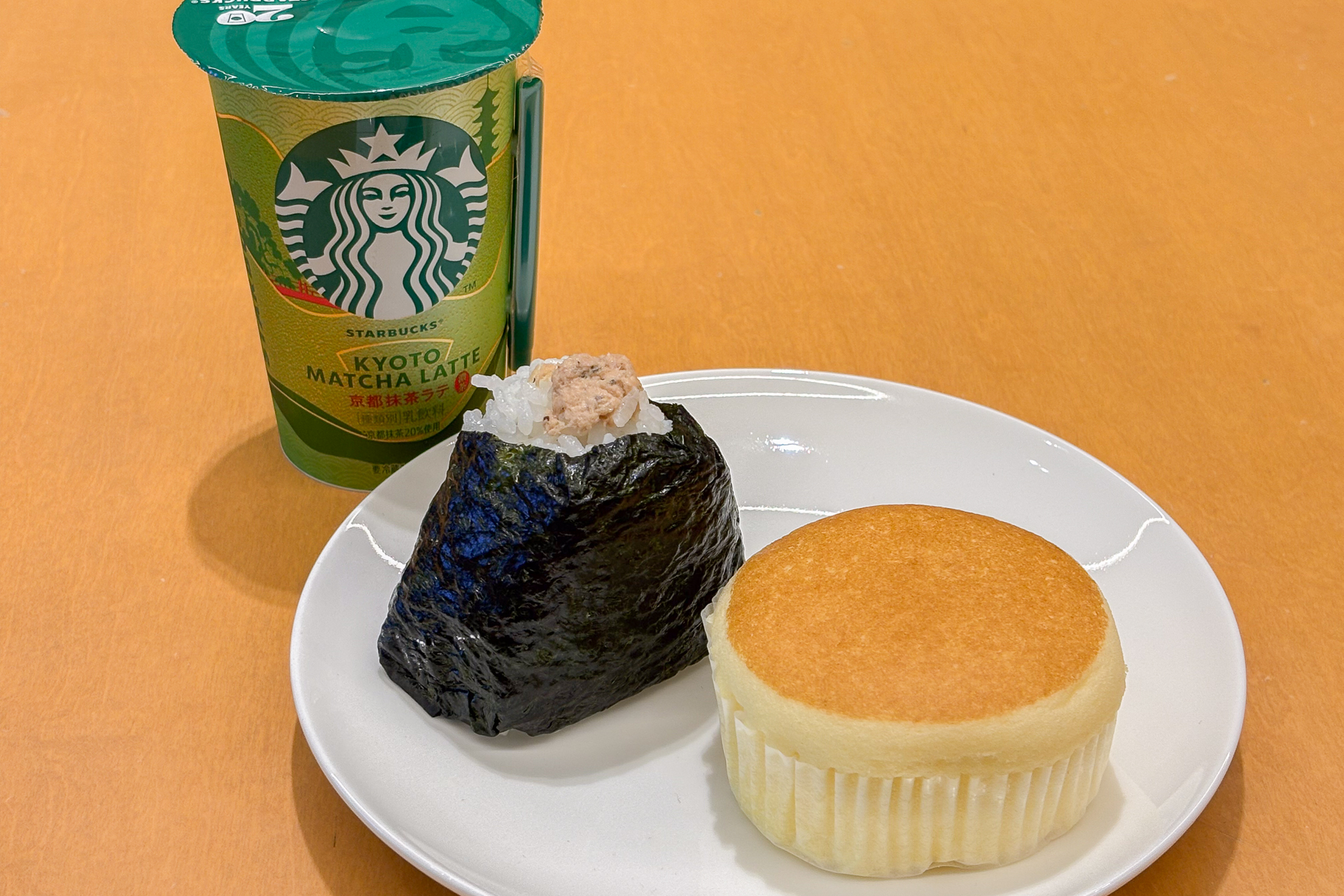 「ツナマヨネーズおにぎり」や「チーズ蒸しケーキ」とのペアリングがおすすめ