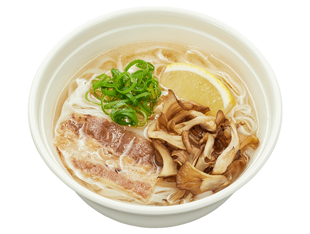 「まいたけと牛肉の国産米粉入りフォー」（490円～）