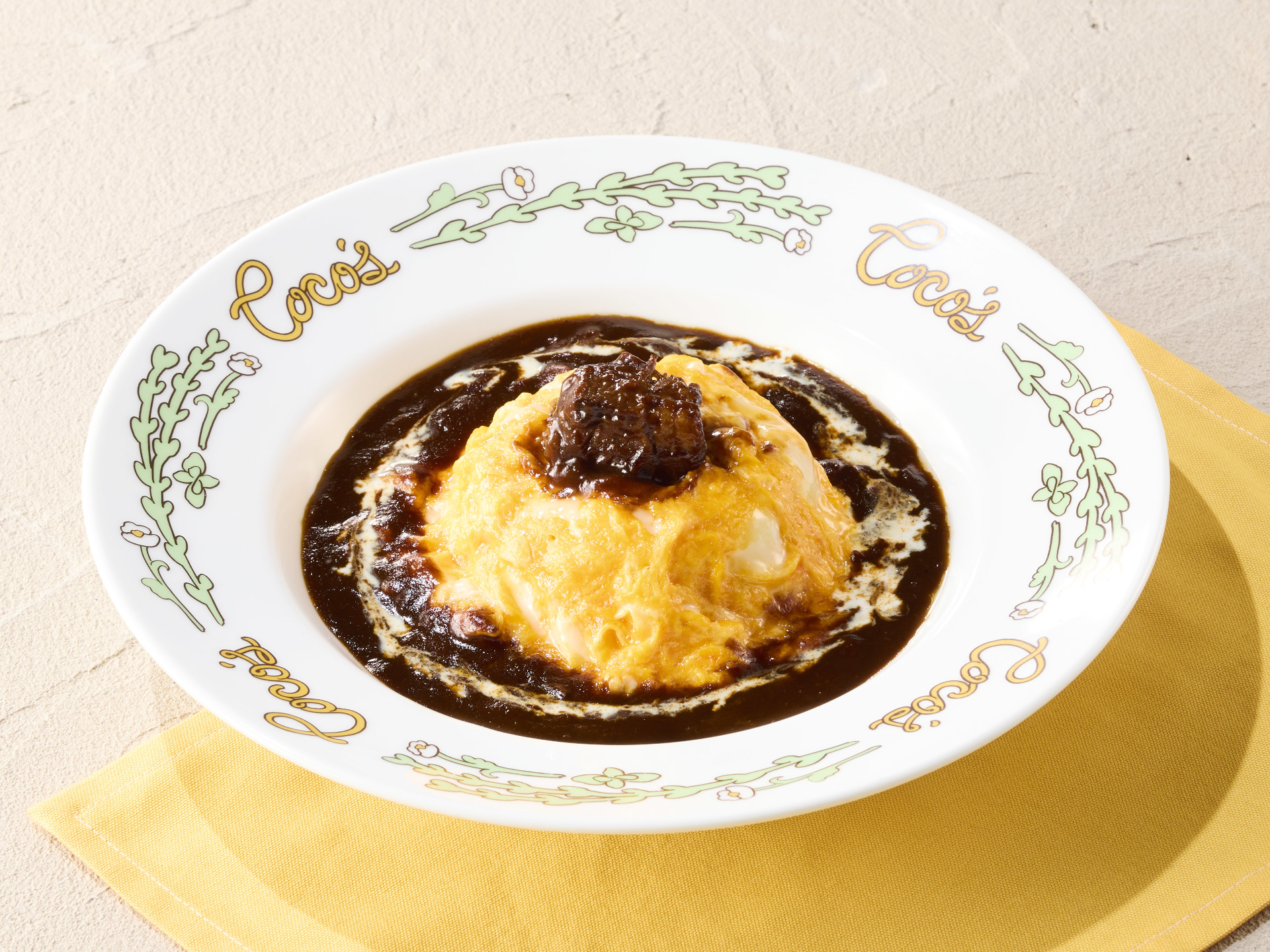 「濃厚ビーフシチューのふわとろオムライスハーフ」（869円）