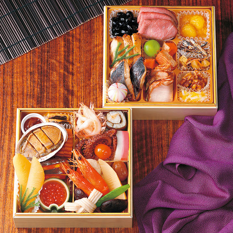 「加賀屋監修 おせち二段重」（2万4840円）