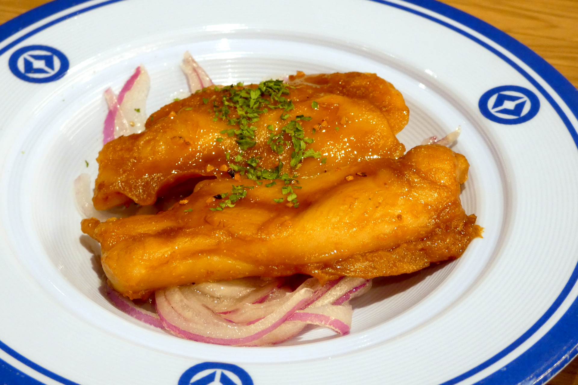 途中で限定メニューに追加された「ポジョ・アサード」（パラグアイ）