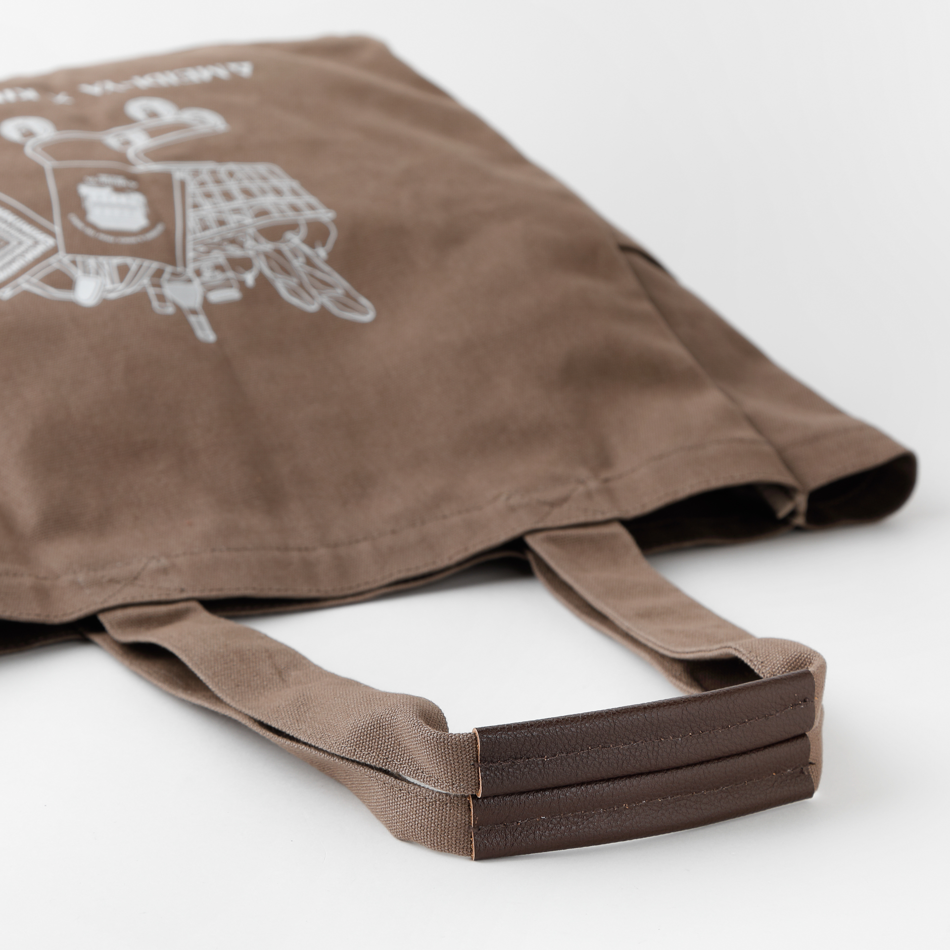 紀ノ国屋ではブラウンを販売