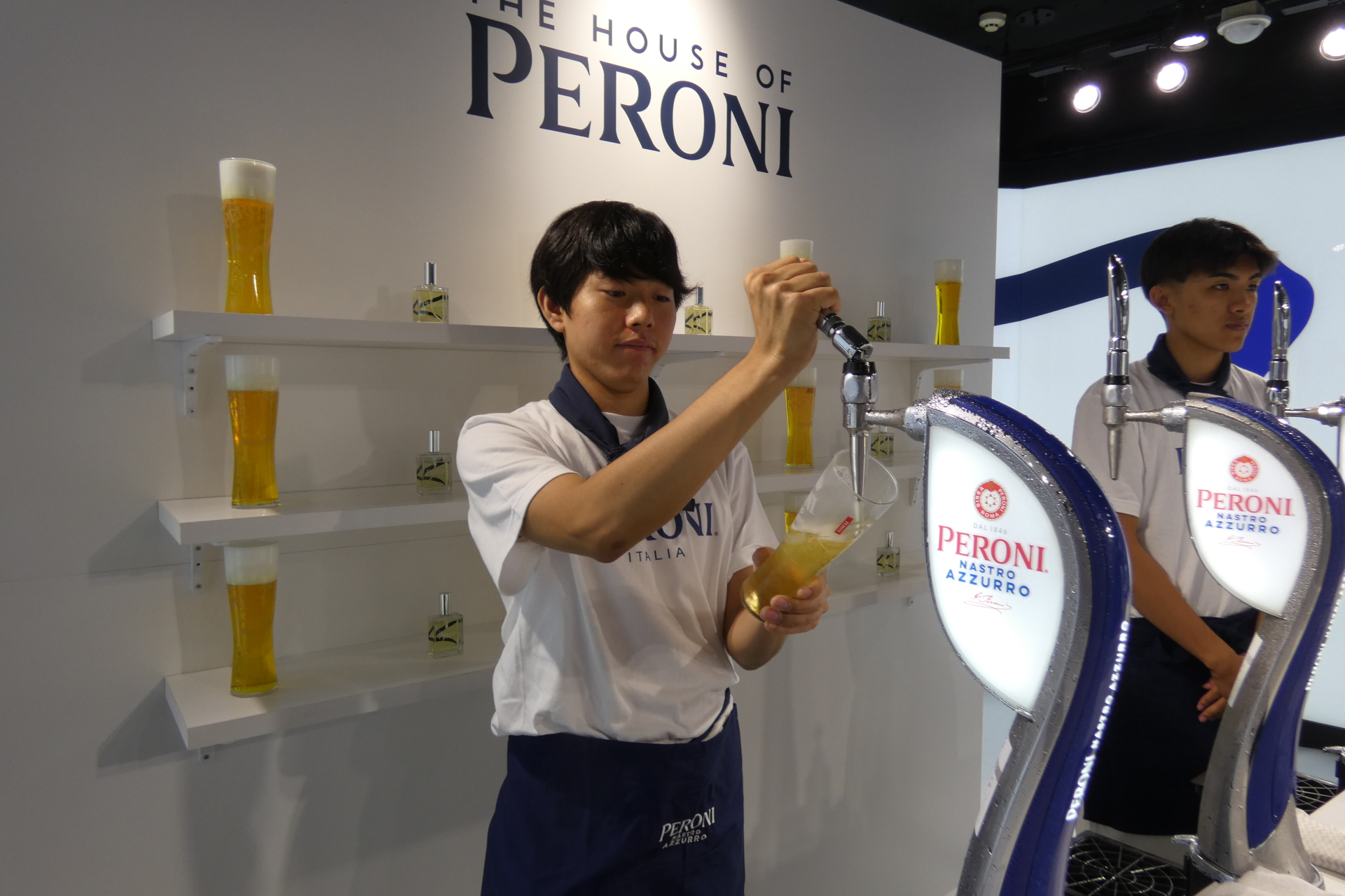 建物内では樽生が楽しめる