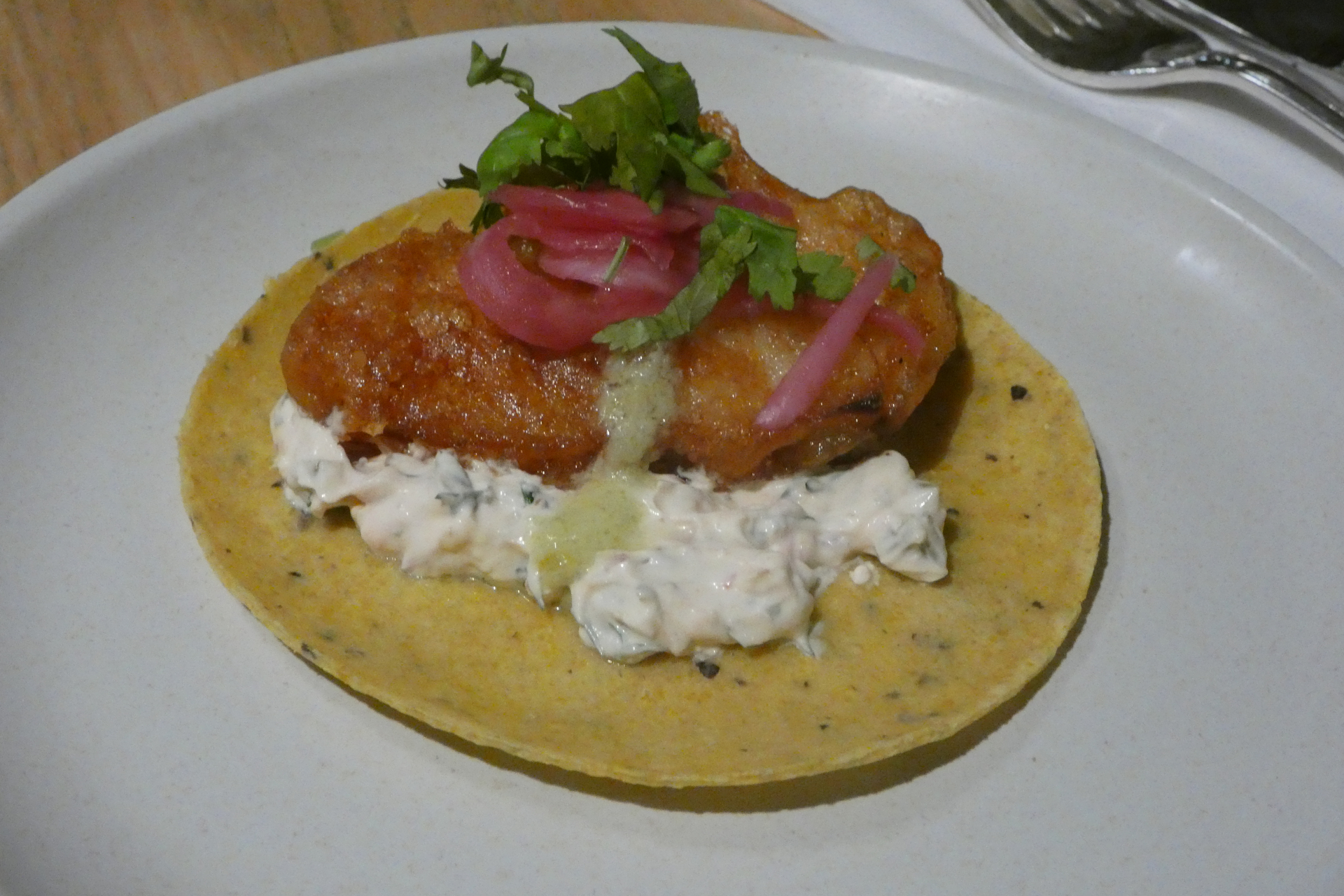 北海道真鯛のビアフリットとディルとヨーグルトのサルサ