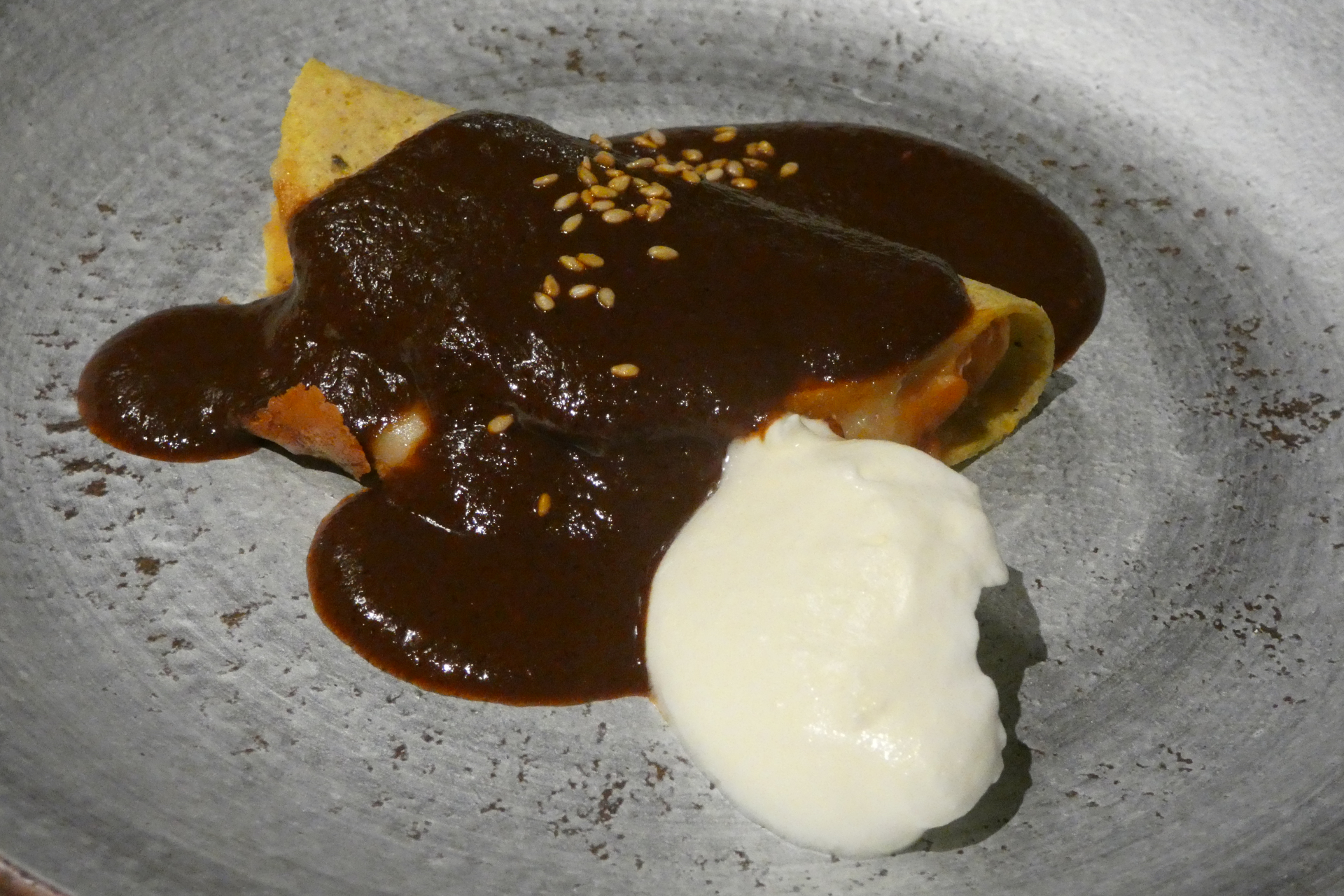 チキンエンモラーダ北海道ミルクのクレマ添え