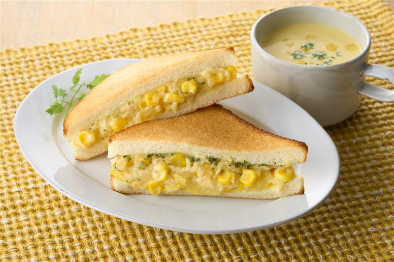 「コンポタ染みっ染みサンド」（322円）