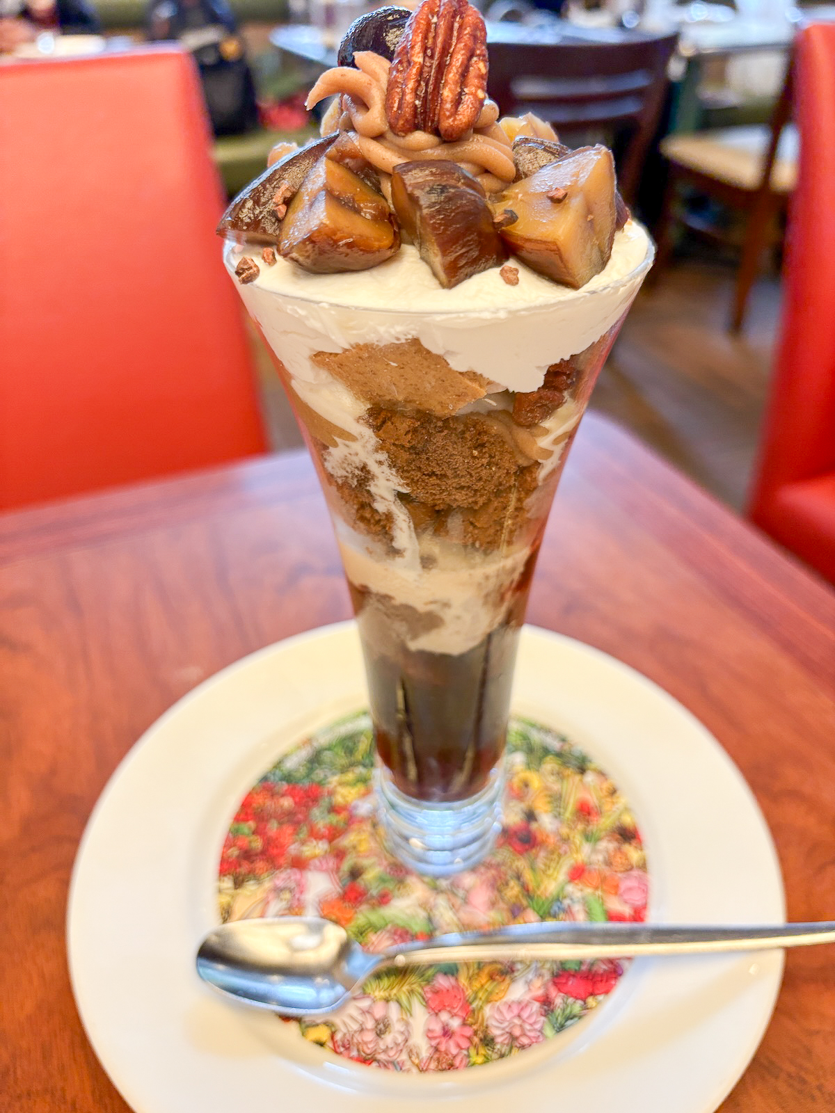 フォレ・ノワール仕立てのマロンパフェ