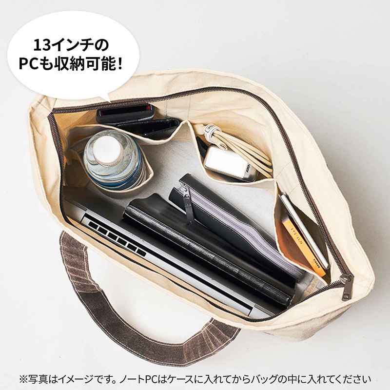 13インチのPCも入る大きさ。ポケットも多くて整理しやすい
