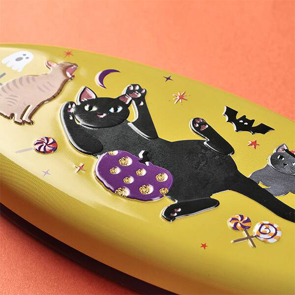 カルディ、黒ネコと三毛猫の「ハロウィンネコオーバル缶」発売