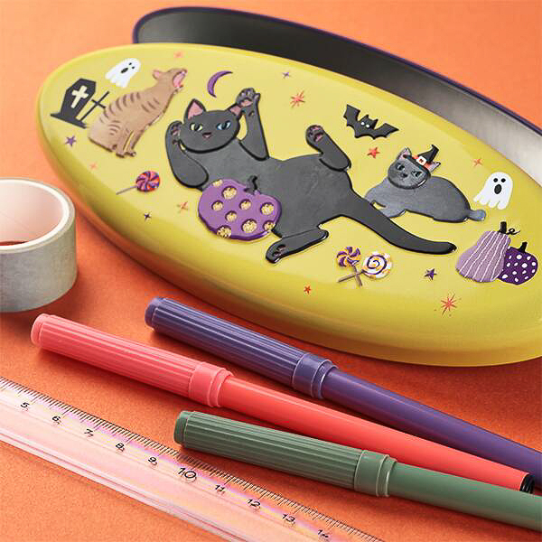 カルディ、黒ネコと三毛猫の「ハロウィンネコオーバル缶」発売 カルディ、黒ネコと三毛猫の「ハロウィンネコオーバル缶」発売