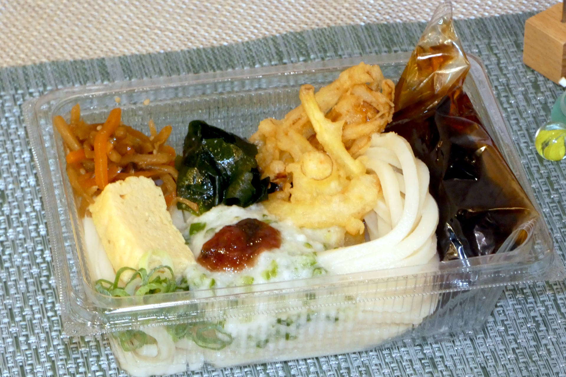 梅とろろオクラうどん弁当