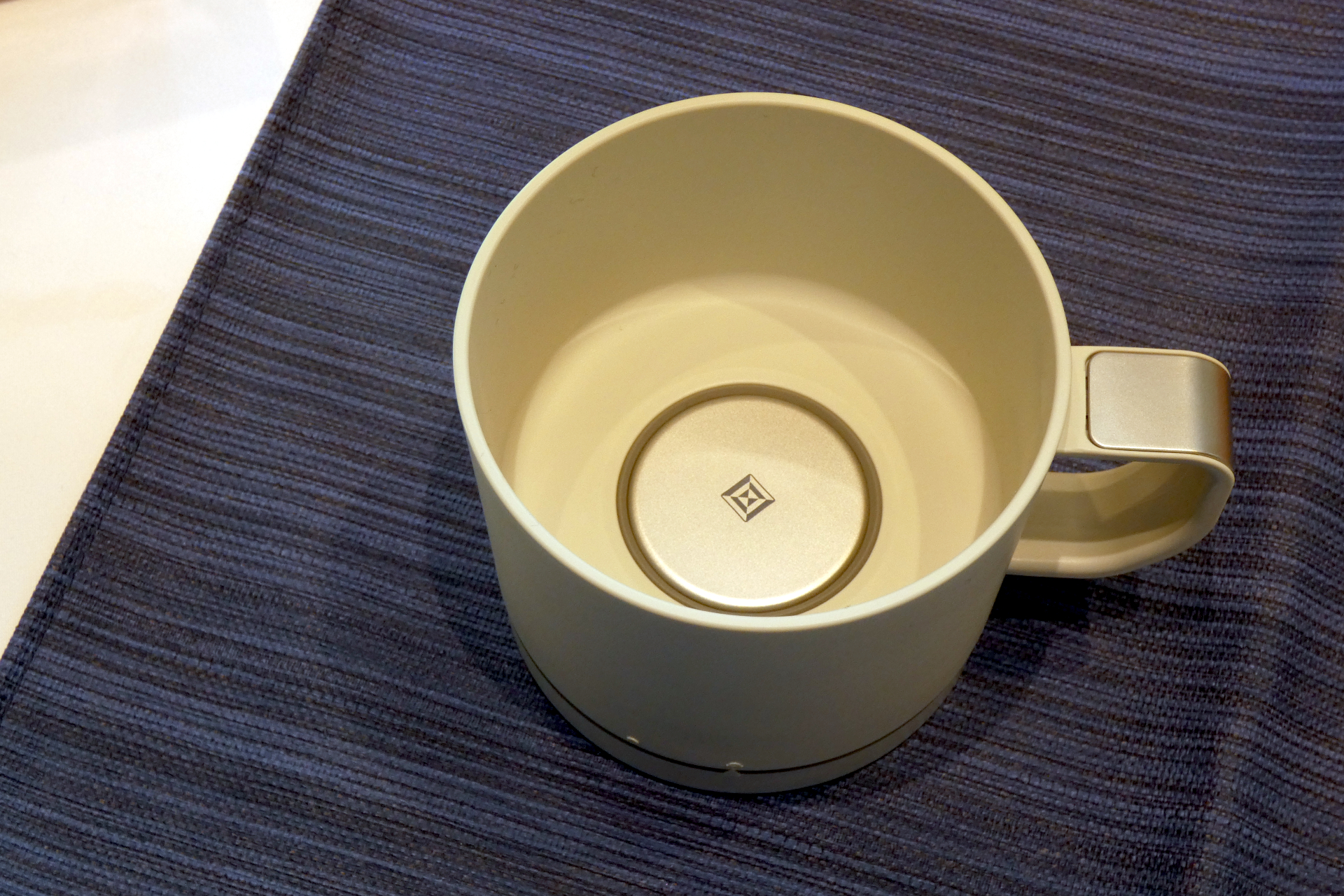 電極が仕込まれたエレキソルト カップ