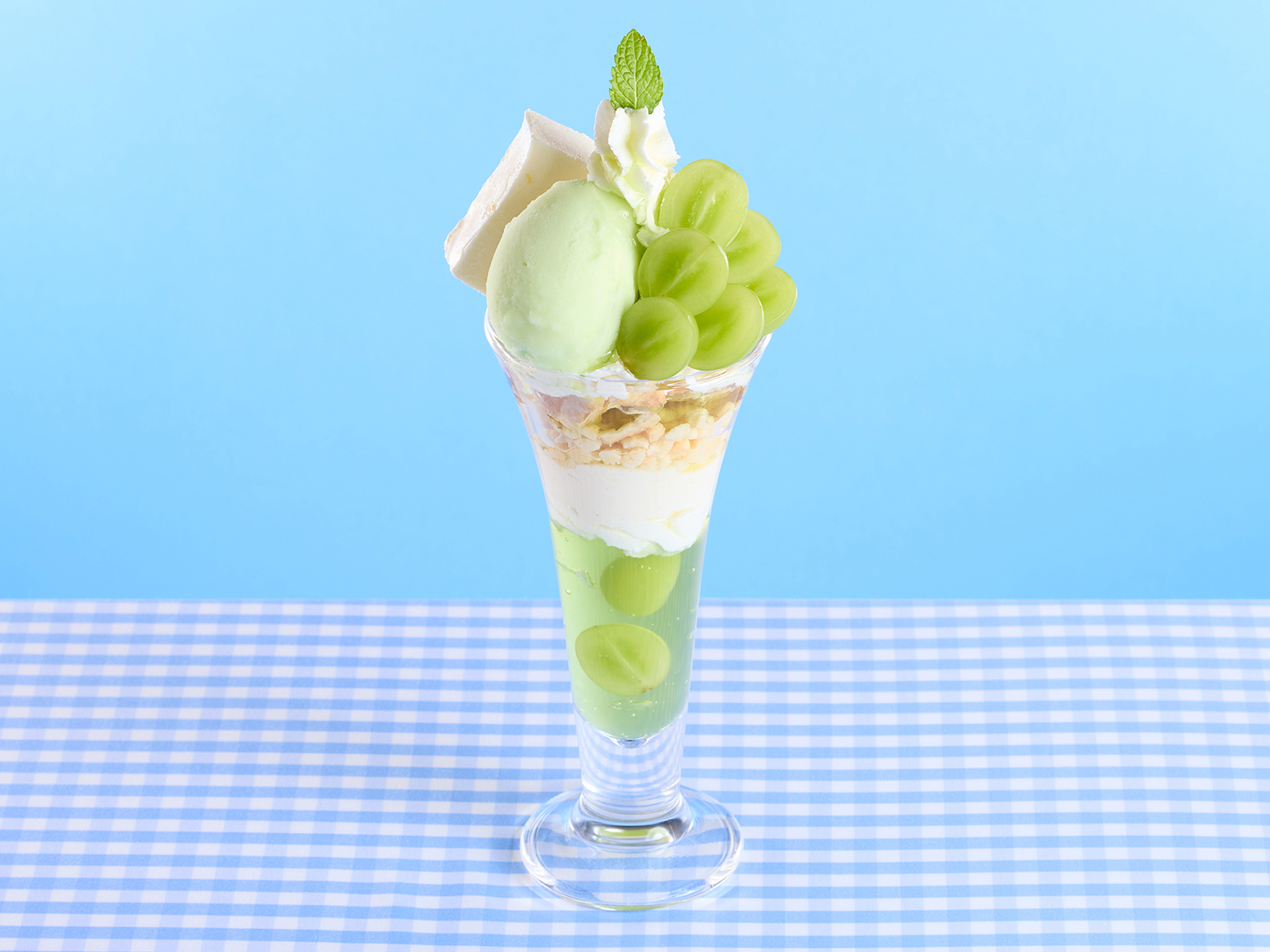 「シャインマスカットパフェ」（1419円）