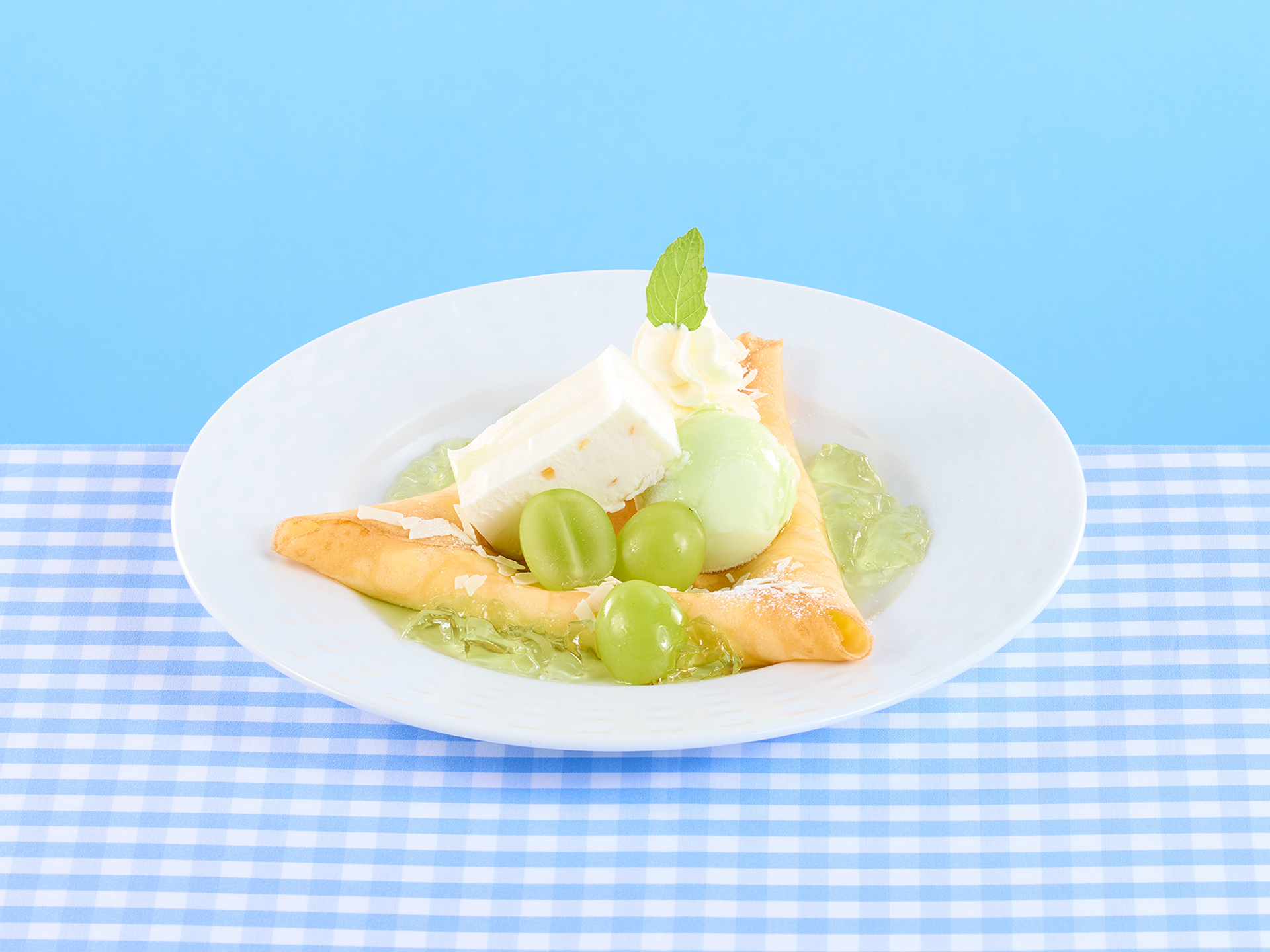 「シャインマスカットとカッサータのクレープ」（759円）