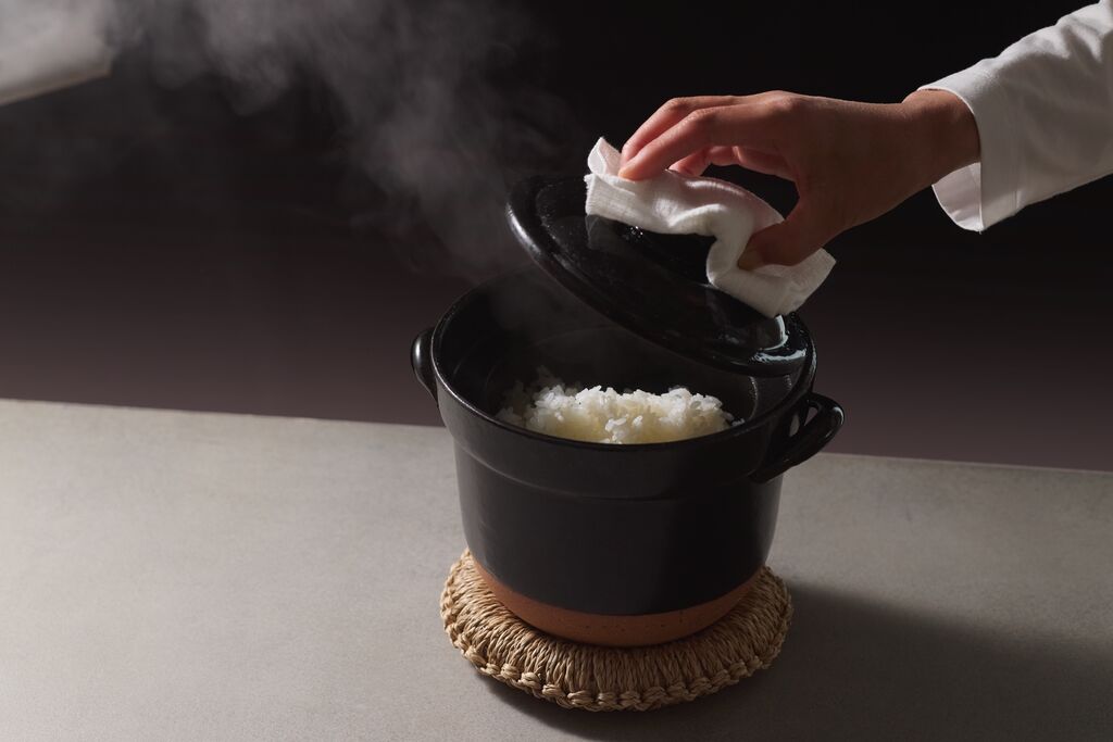 無印良品の「レンジで温め直せる 萬古焼 ごはん鍋」